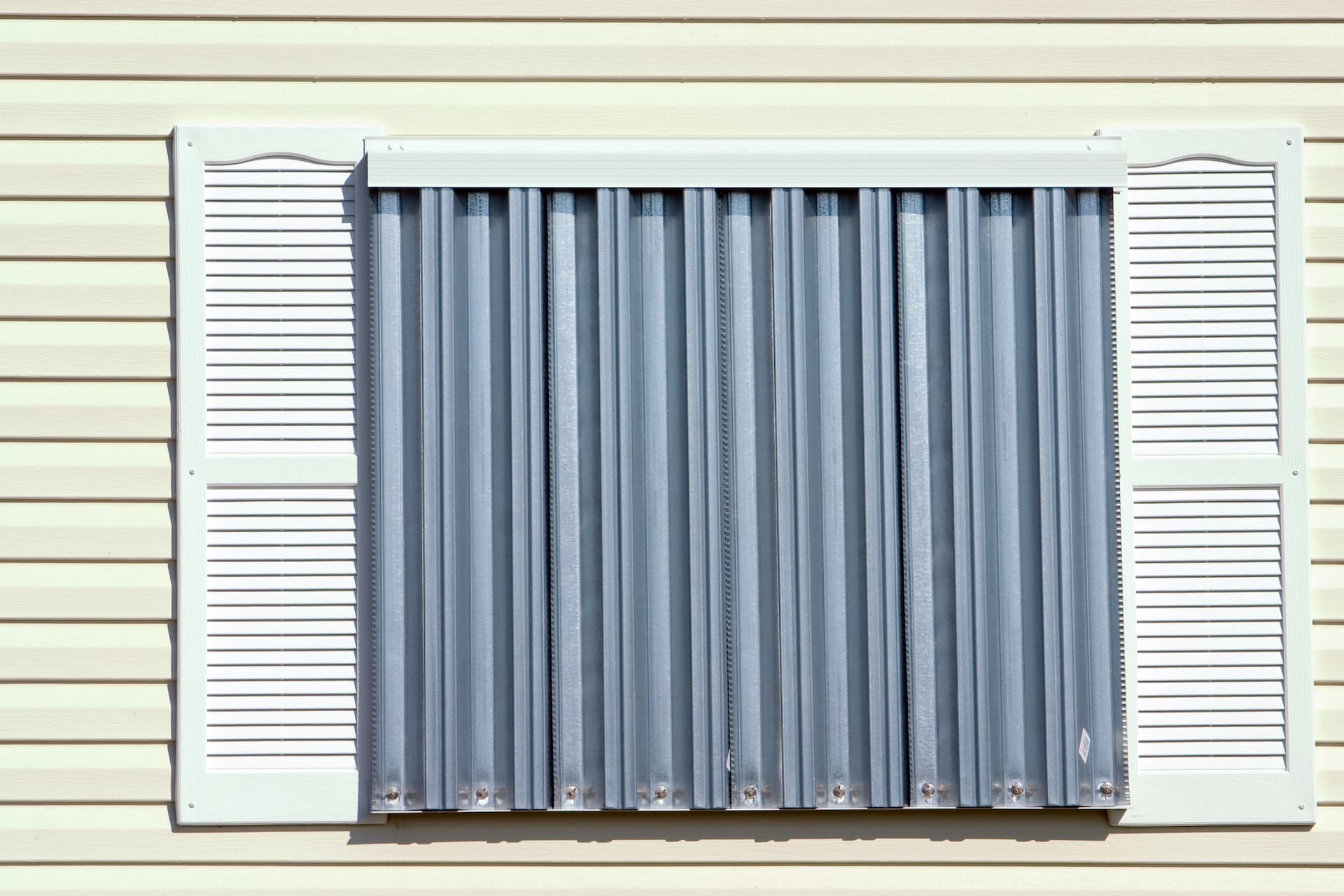 When You Should Begin To Put Up Your Storm Shutters